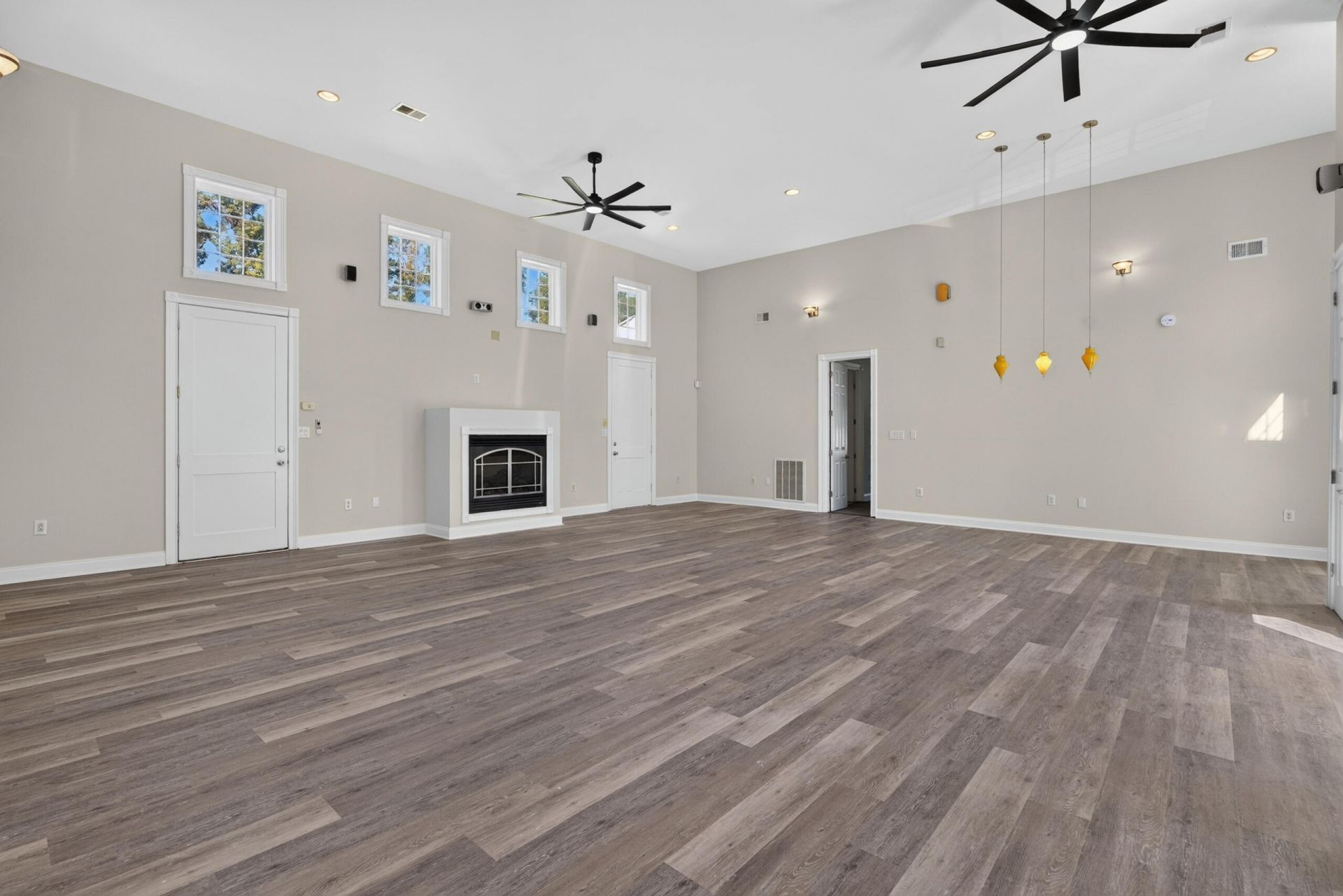 208 Ambassador Avenue Photo 12