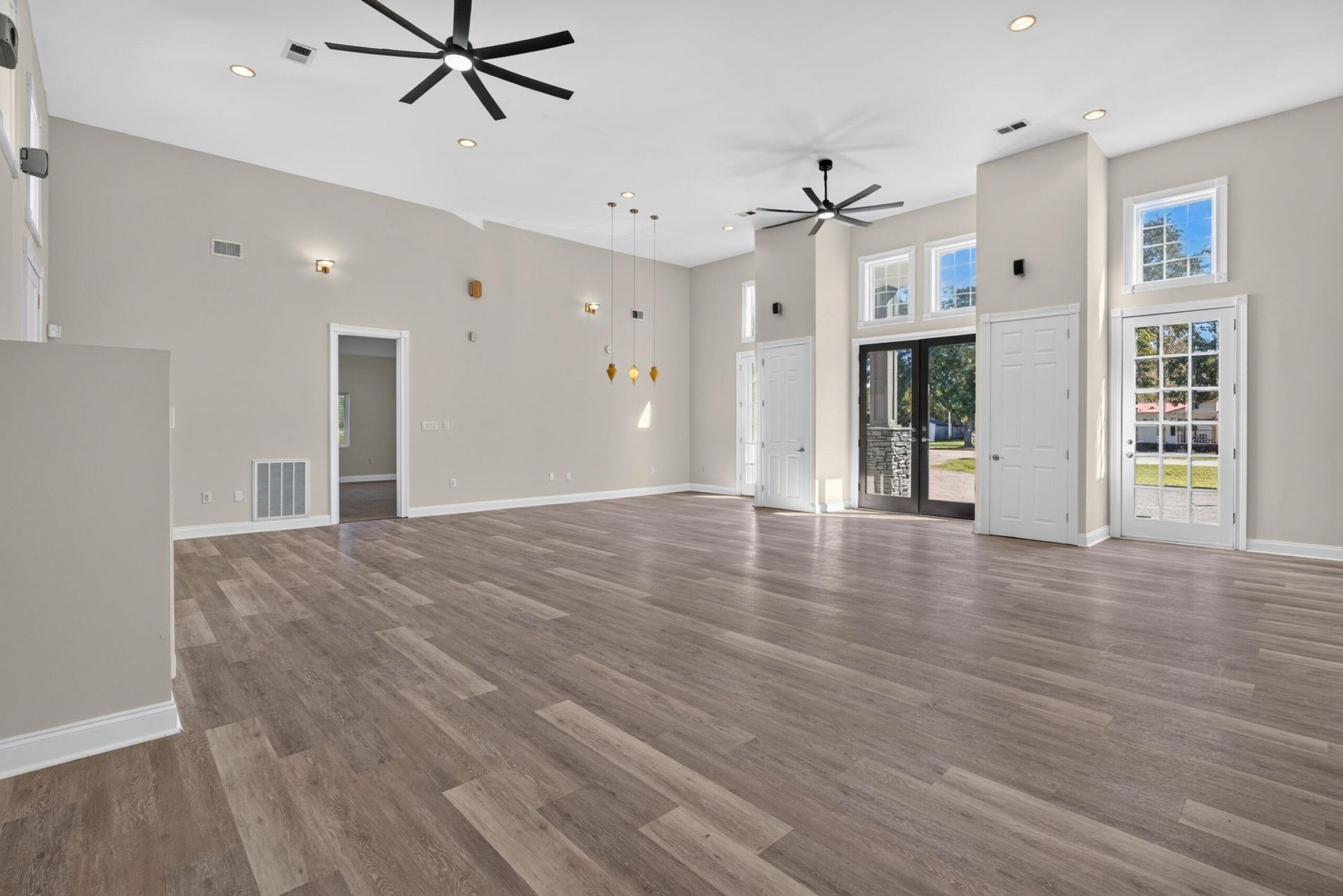 208 Ambassador Avenue Photo 13