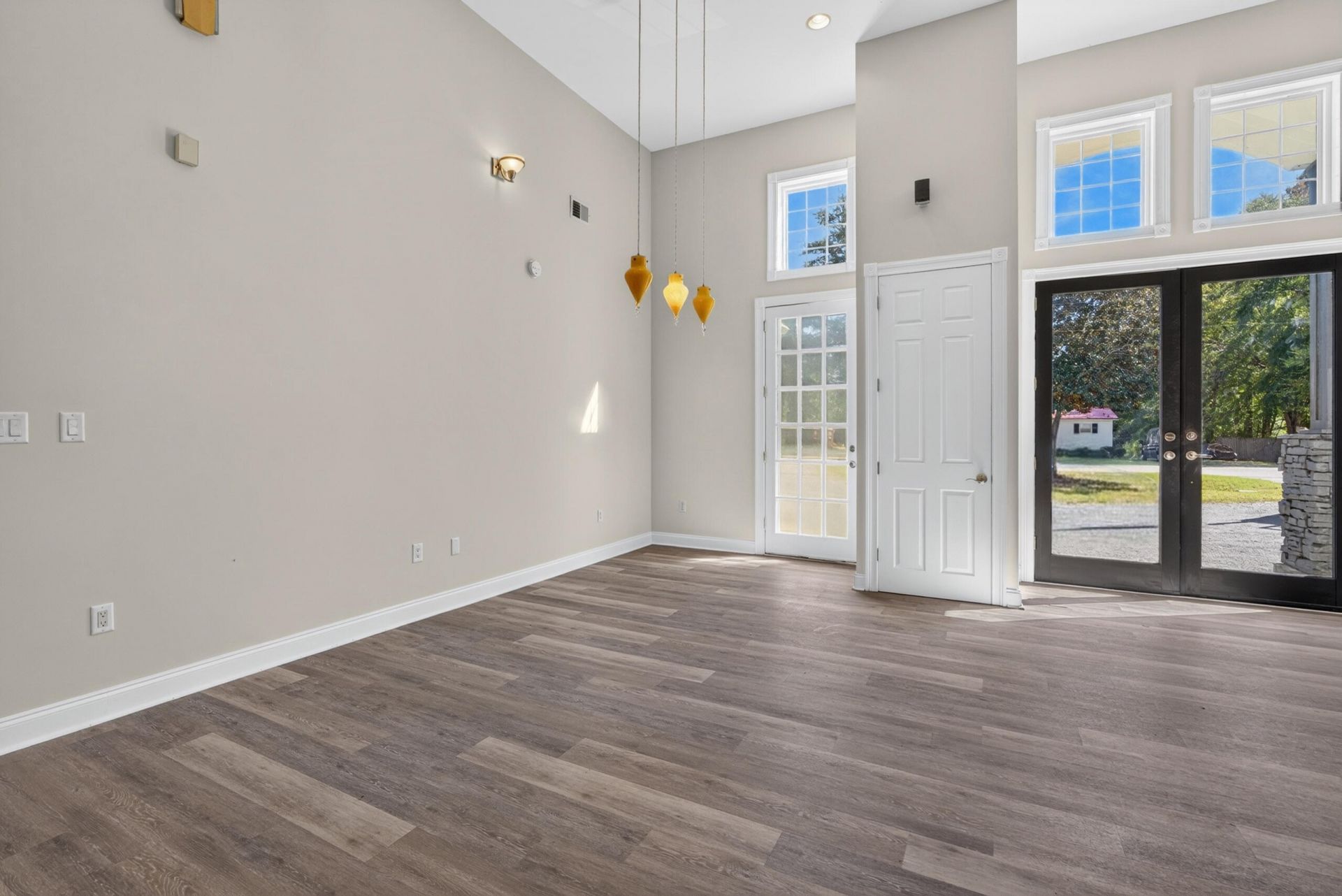 208 Ambassador Avenue Photo 15