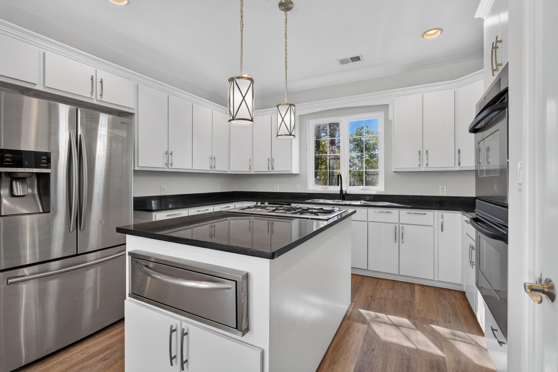 208 Ambassador Avenue Photo 16