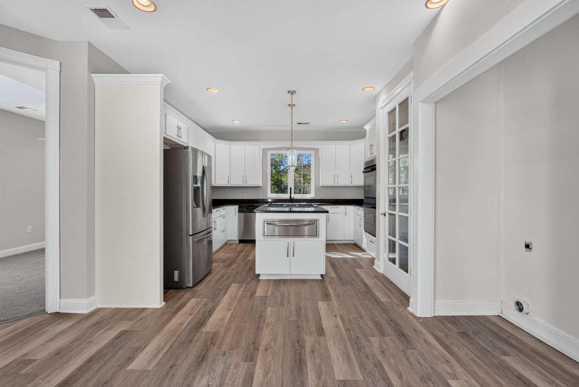 208 Ambassador Avenue Photo 17