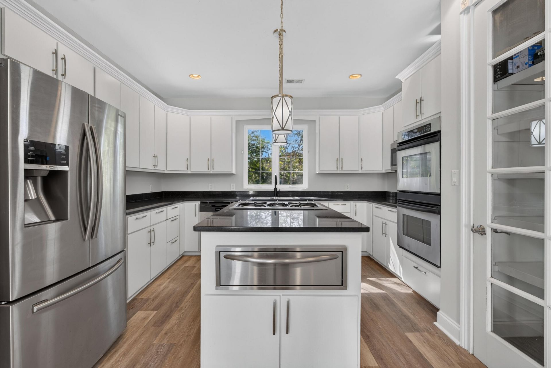 208 Ambassador Avenue Photo 18