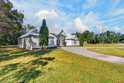 208 Ambassador Avenue photo 4
