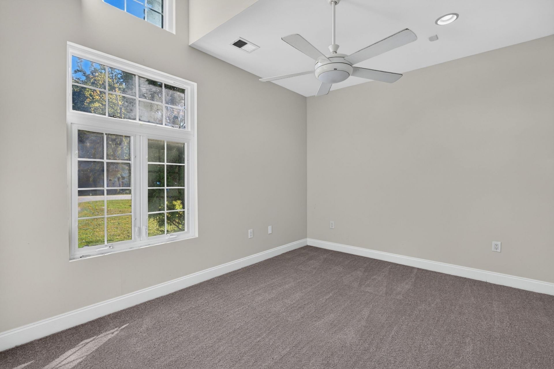 208 Ambassador Avenue Photo 21