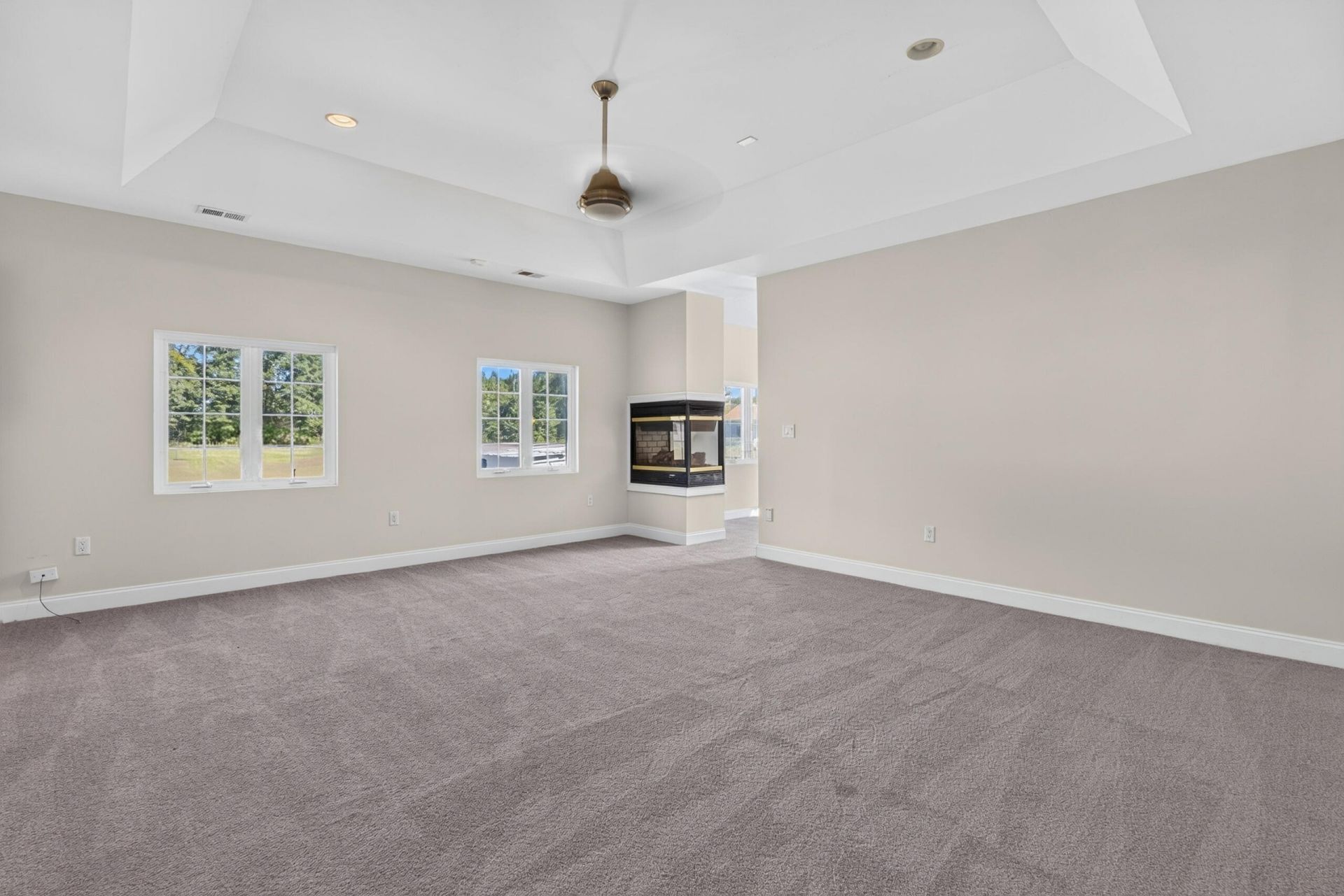 208 Ambassador Avenue Photo 23