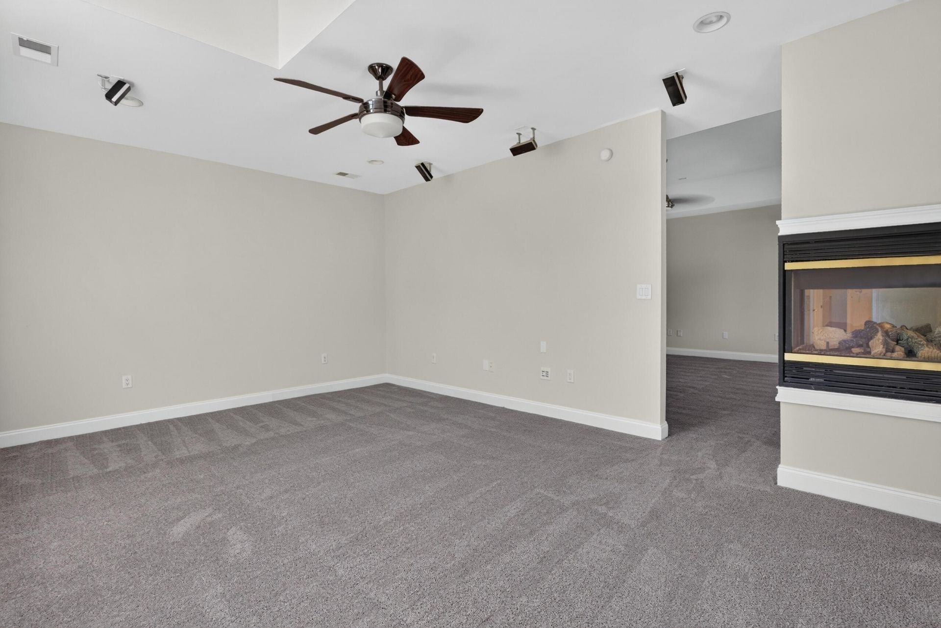 208 Ambassador Avenue Photo 24