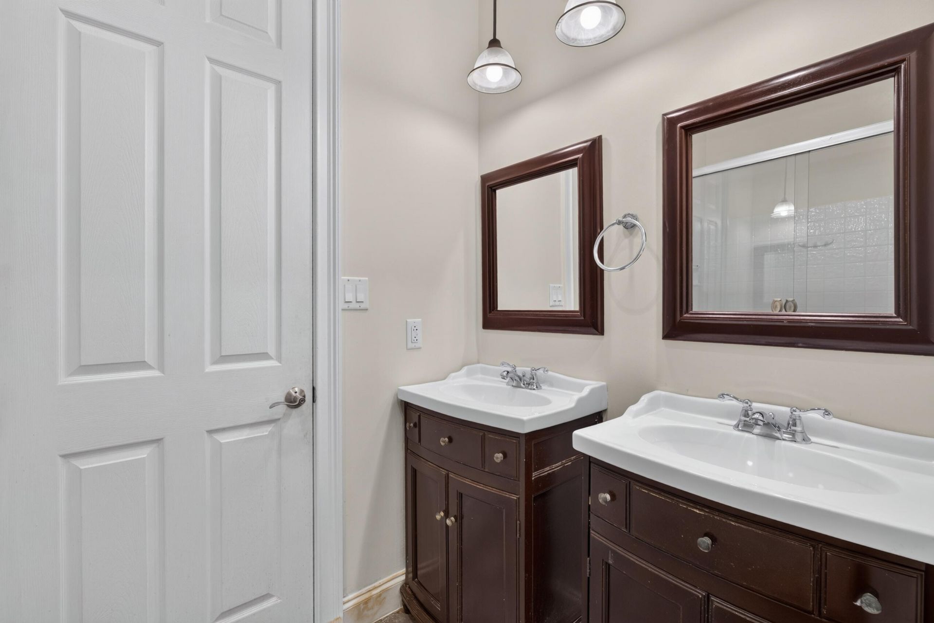 208 Ambassador Avenue Photo 29
