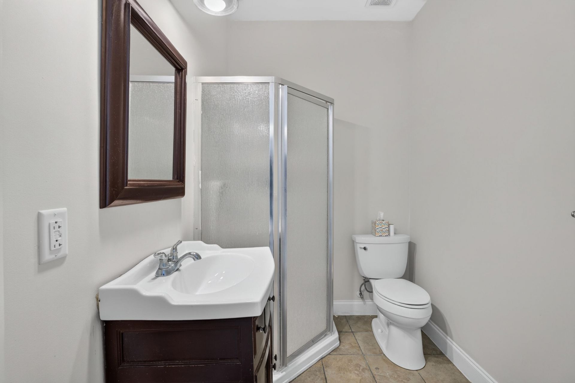 208 Ambassador Avenue Photo 36