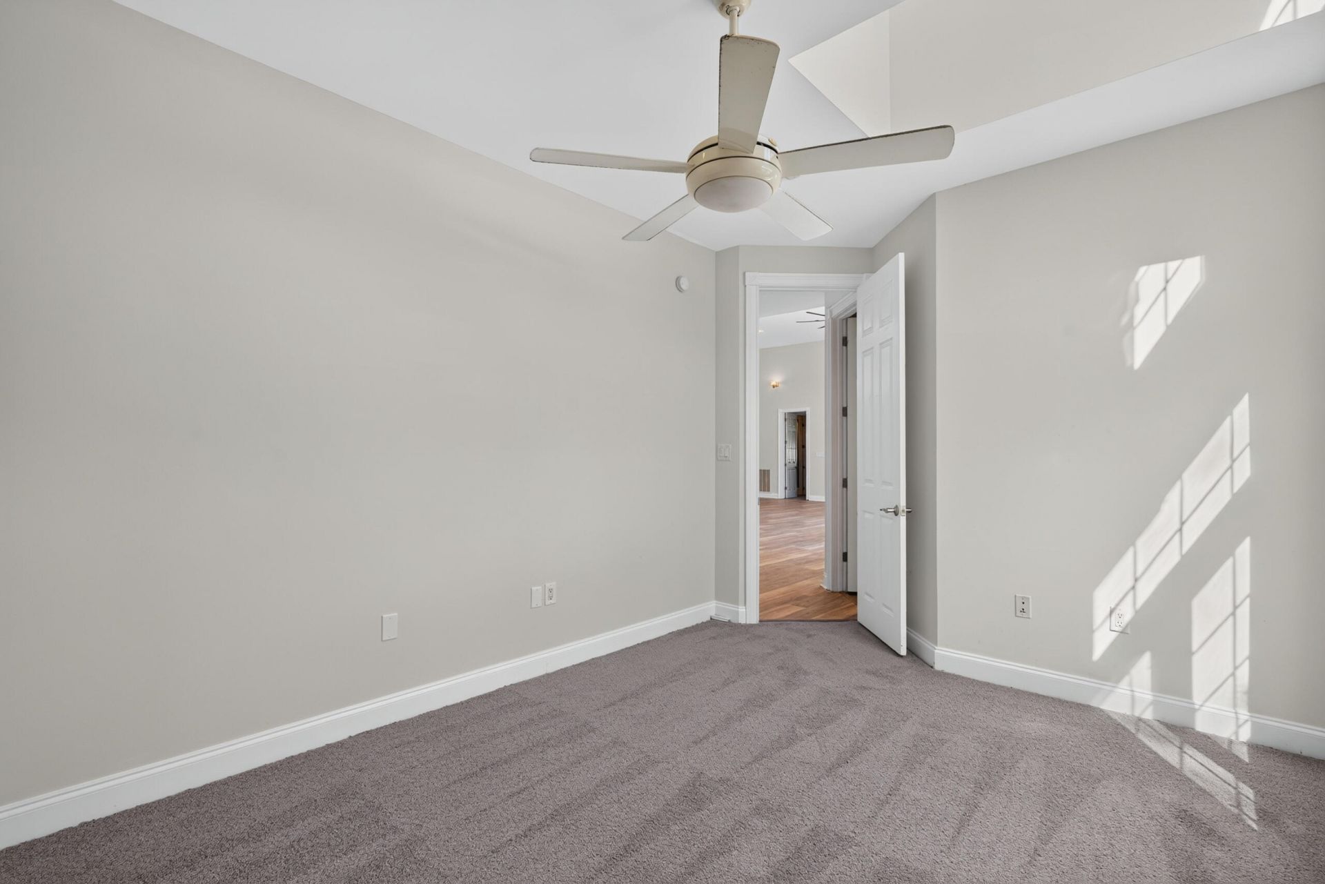 208 Ambassador Avenue Photo 37