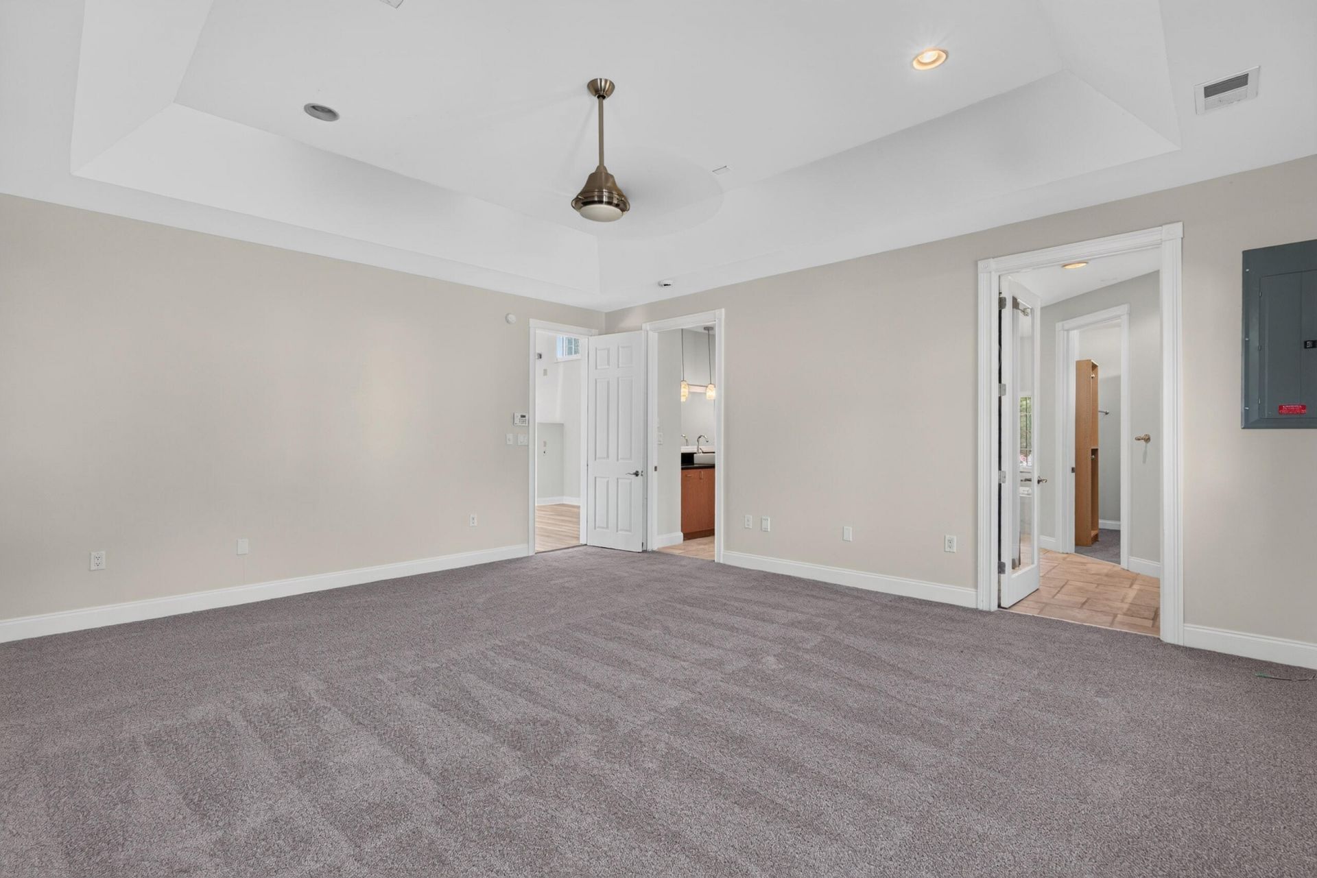 208 Ambassador Avenue Photo 39