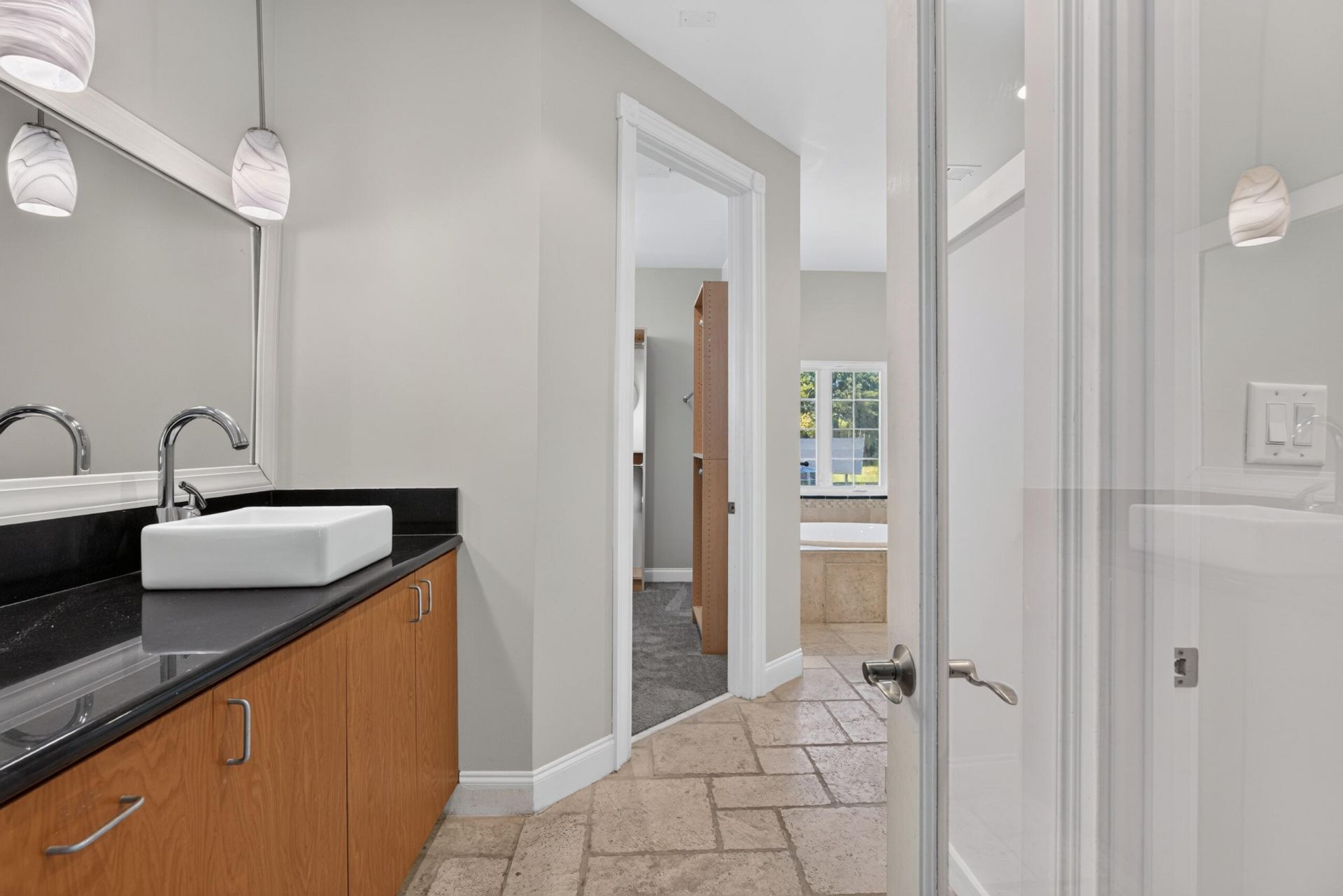 208 Ambassador Avenue Photo 40