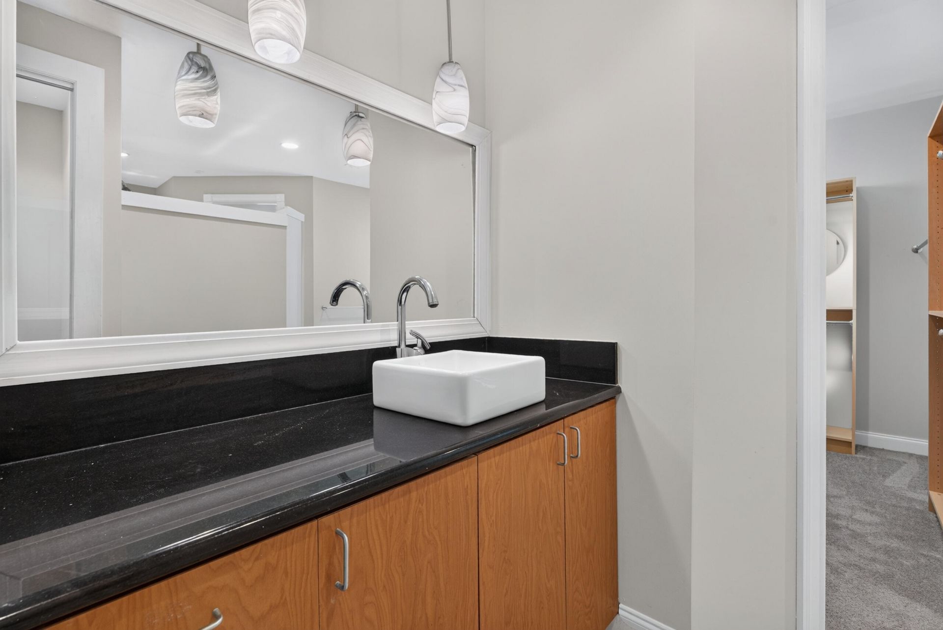 208 Ambassador Avenue Photo 41