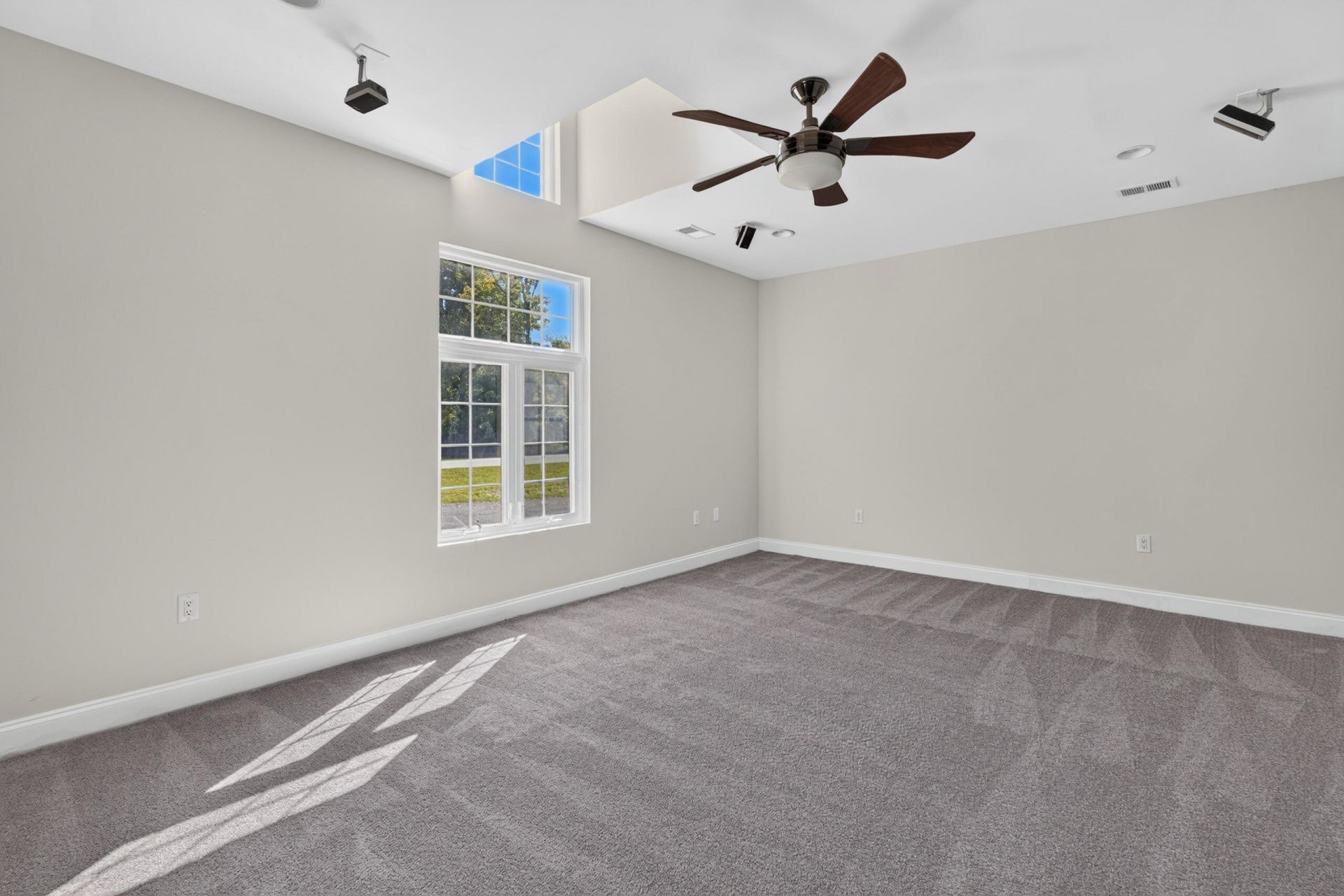 208 Ambassador Avenue Photo 48