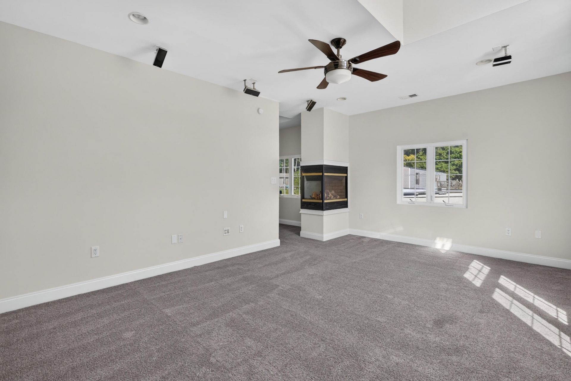 208 Ambassador Avenue Photo 49