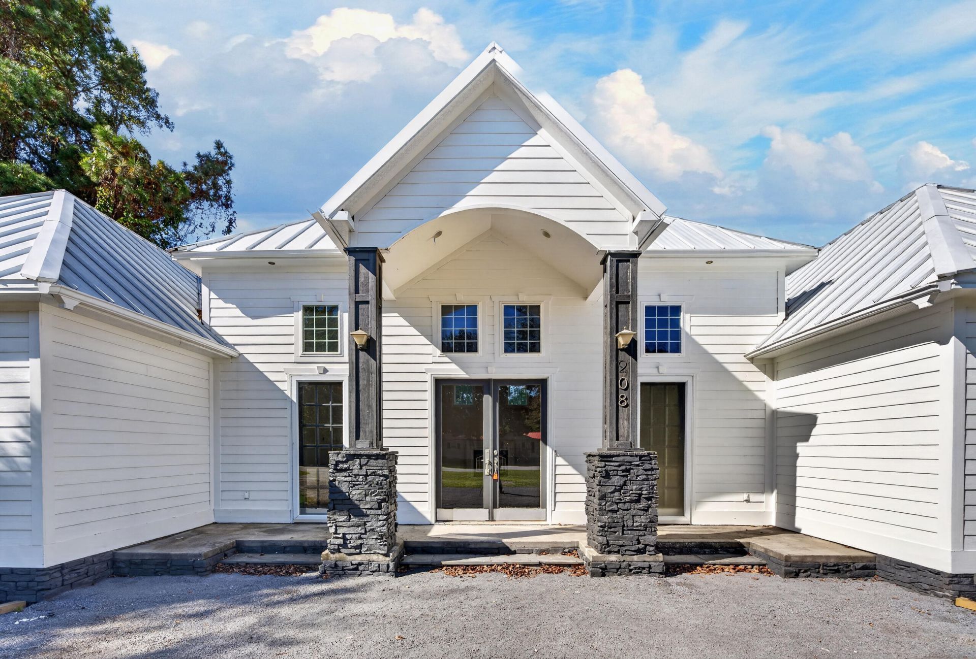 208 Ambassador Avenue Photo 5