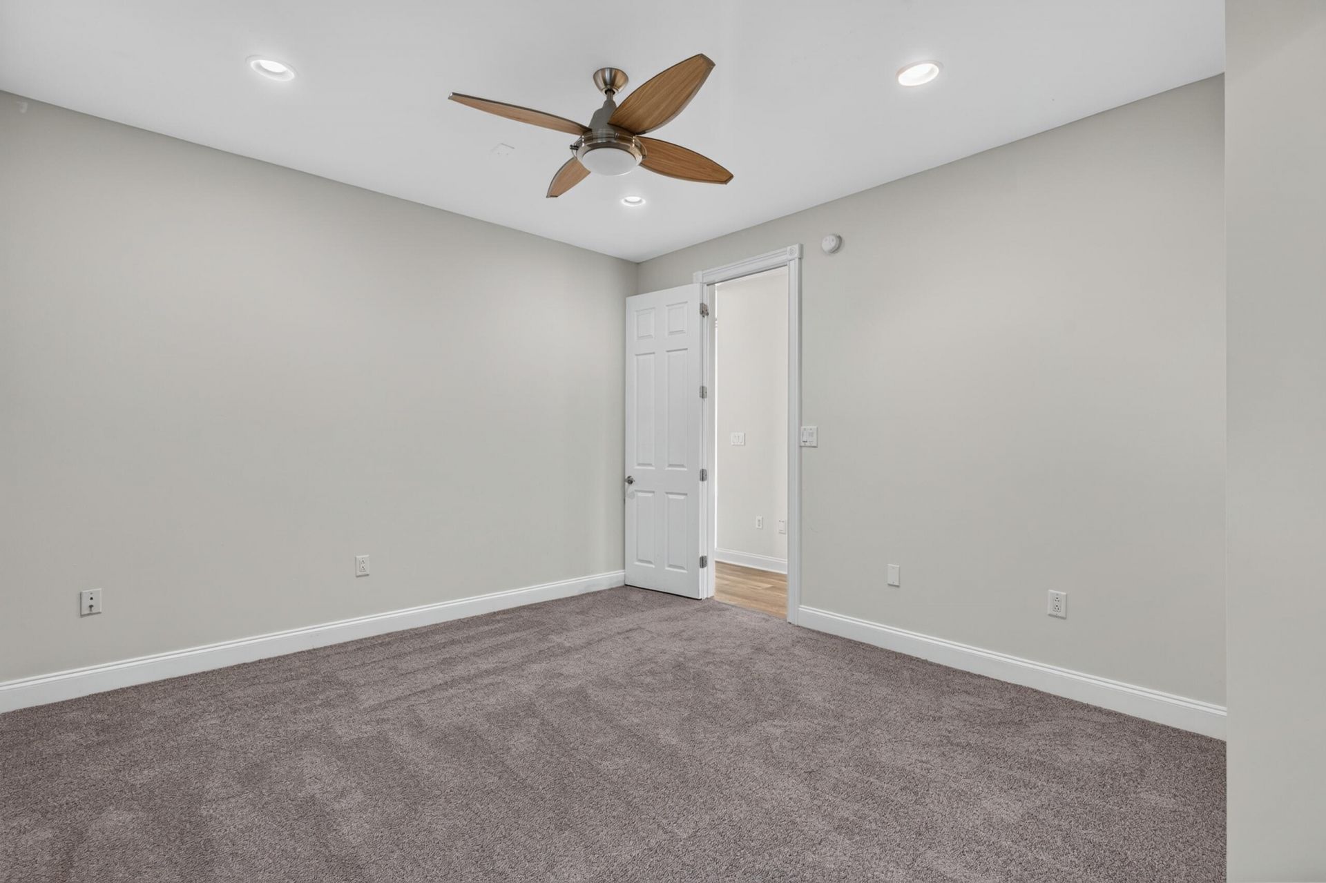 208 Ambassador Avenue Photo 50