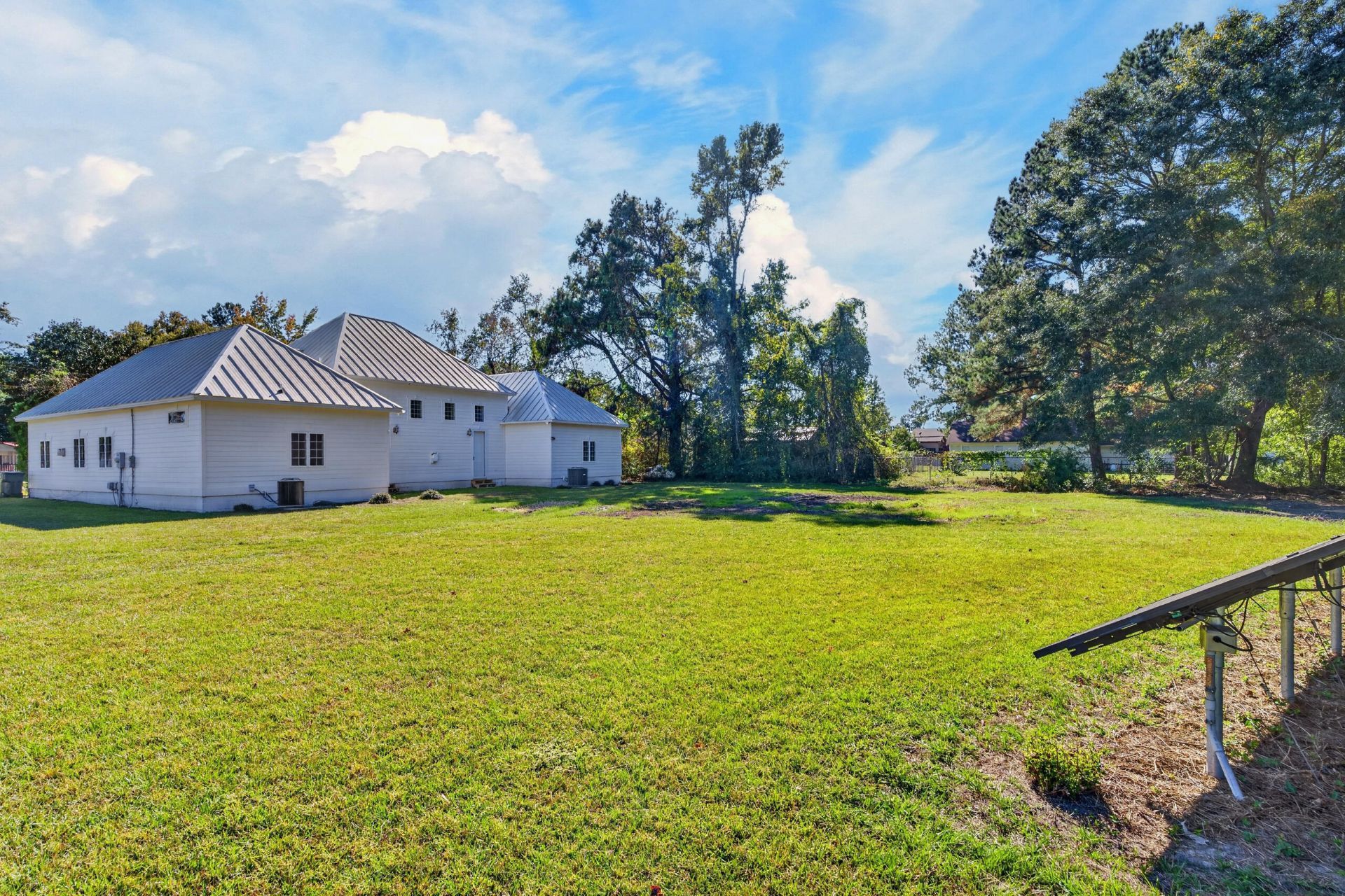 208 Ambassador Avenue Photo 54