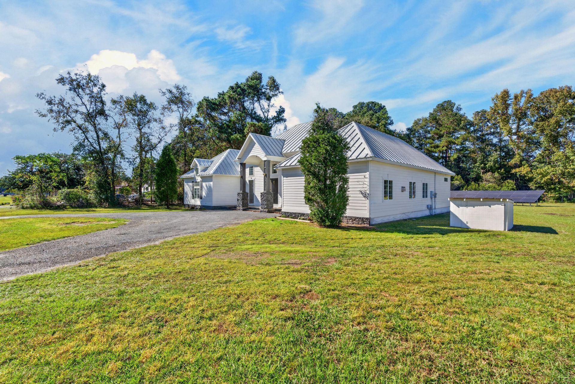 208 Ambassador Avenue Photo 6