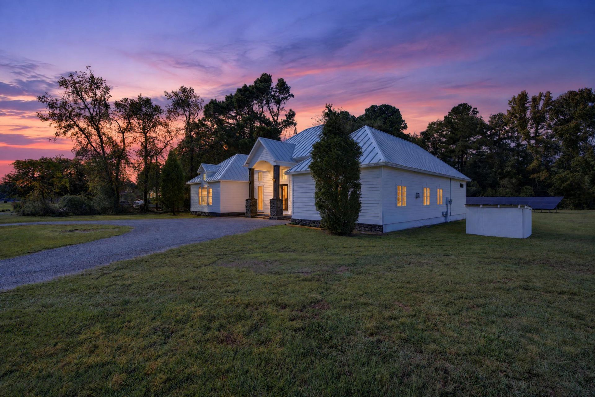 208 Ambassador Avenue Photo 7