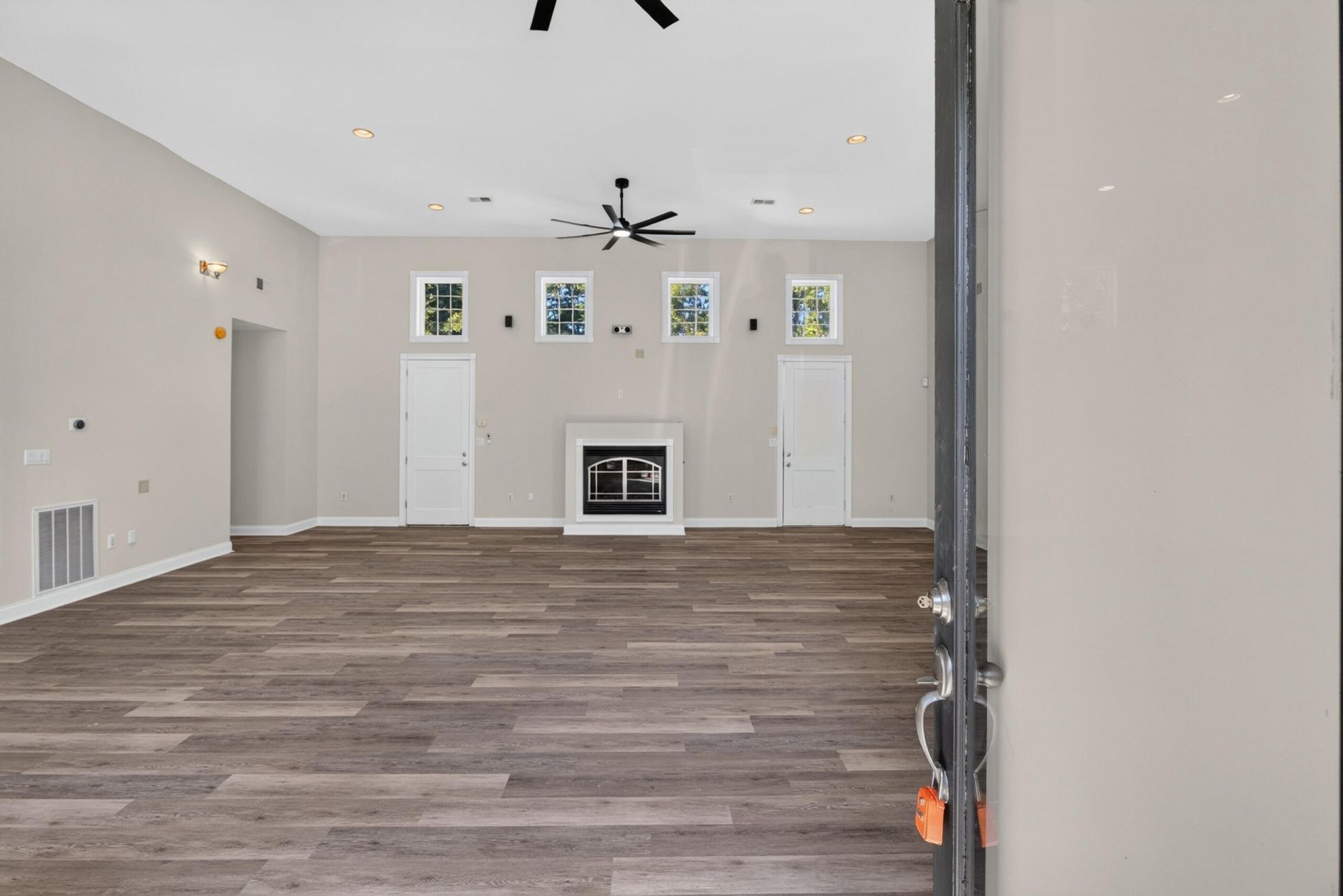 208 Ambassador Avenue Photo 8