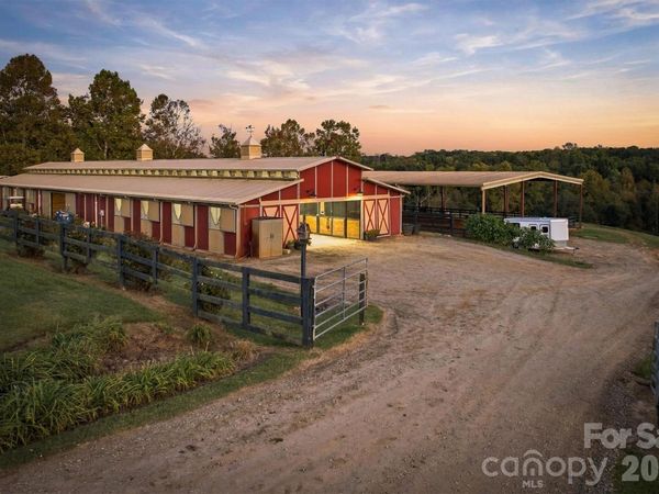 4816 16th Street Drive NE, Hickory, NC 28601