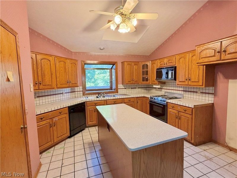 6899 Corrine Drive NW, Canton, OH 44718 Photo 18