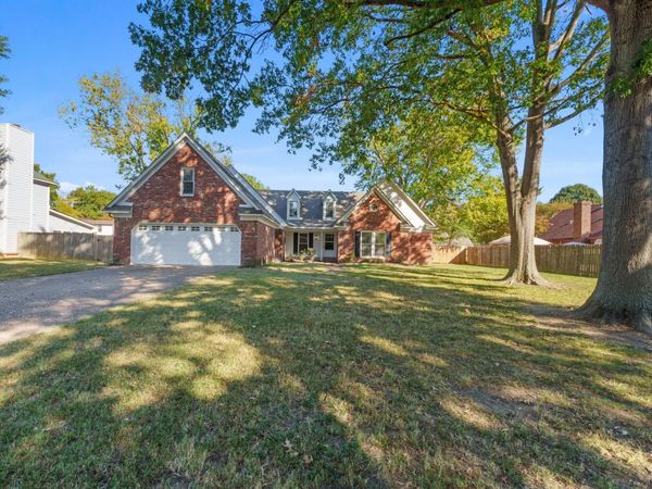 330 OAKLEIGH DR, Collierville, TN 38017