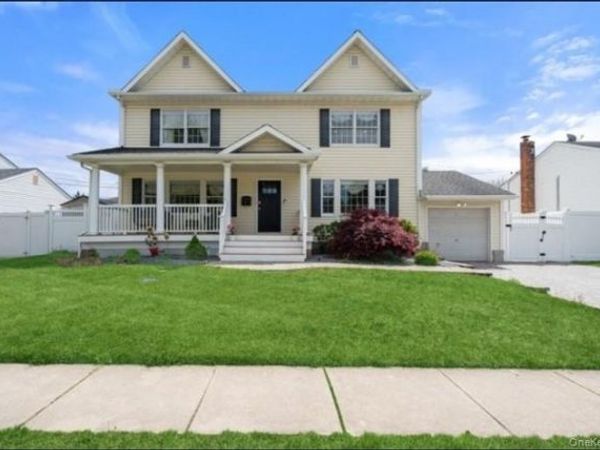 47 Syosset Circle , Syosset, NY 11791
