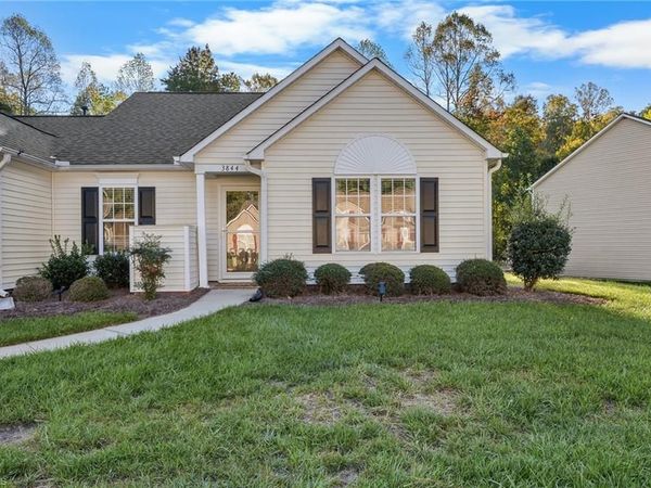 3844 Hanley Way , Walkertown, NC 27051
