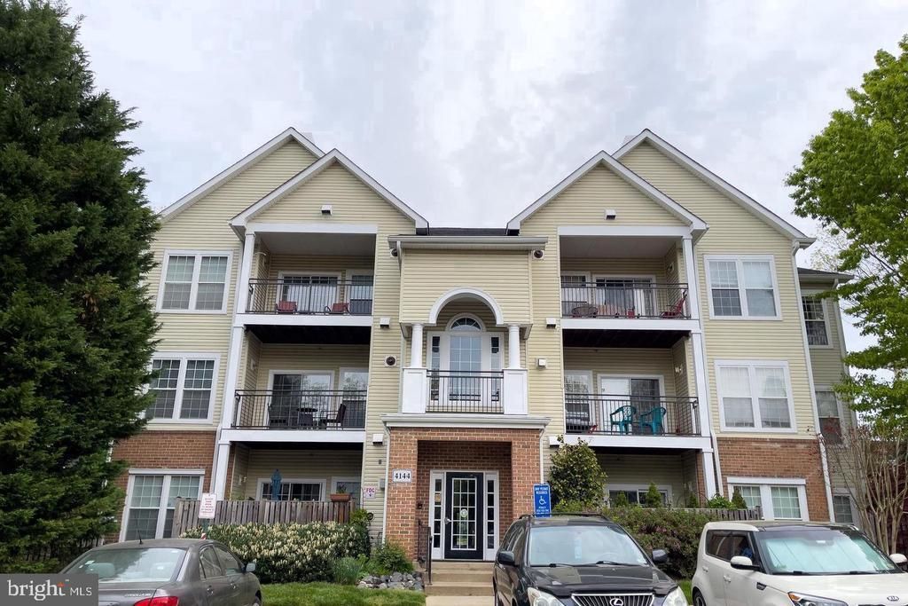 4144 Fountainside Lane, Unit 102, Fairfax, VA 22030 Main Photo