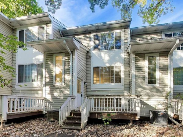 319 W Whispering Oaks Lane, Round Lake, IL 60073
