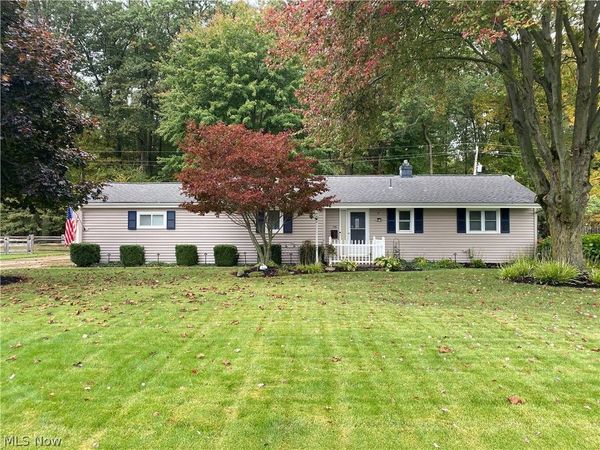 198 Crestwood Drive , Avon Lake, OH 44012