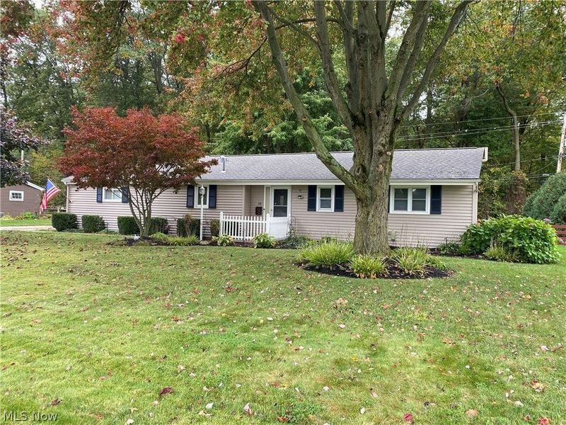 198 Crestwood Drive, Avon Lake, OH 44012 Photo 2