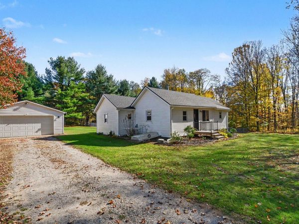 10016 Arends Avenue NE, Sparta, MI 49345