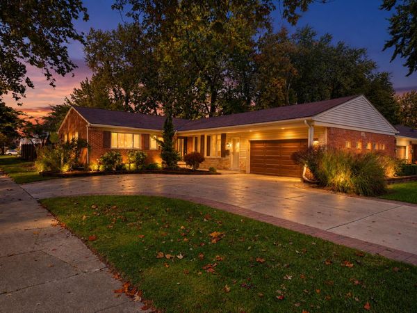 21203 River Road, Grosse Pointe, MI 48236