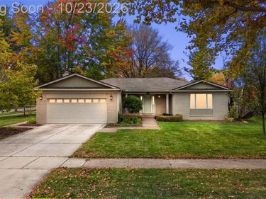 3613 Bellows Drive, Troy, Mi 48083