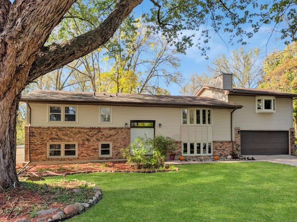 2725 Scott Avenue N, Golden Valley, MN 55422
