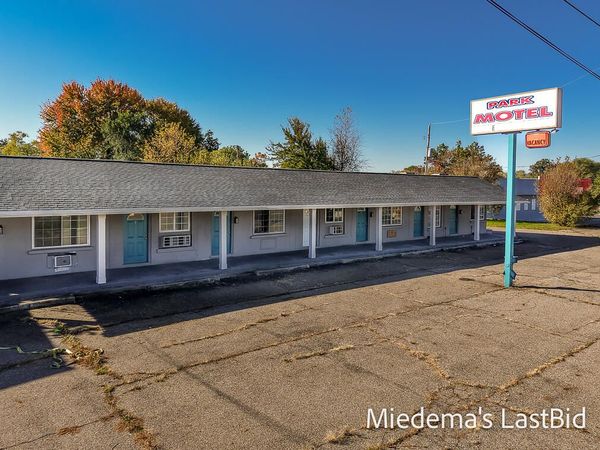 1351 W Columbia Avenue, Battle Creek, MI 49015