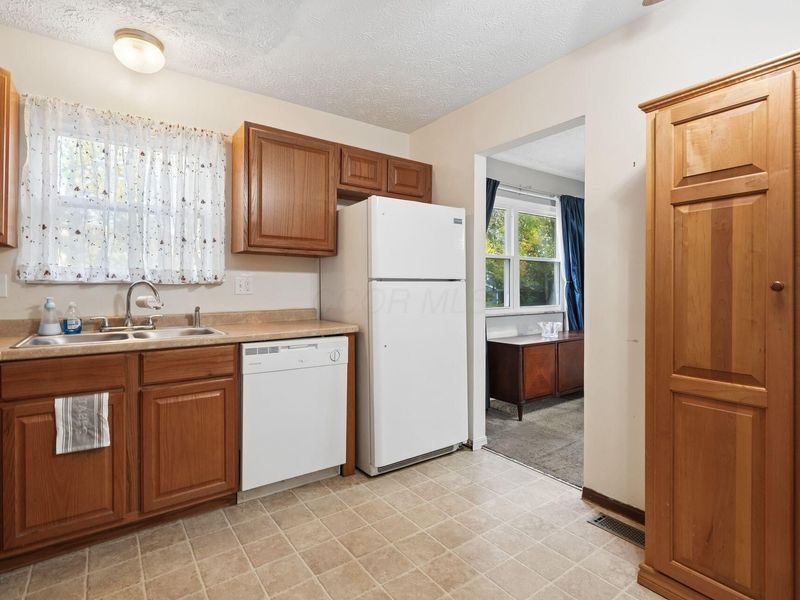 8818 Greenburg Drive, Powell, OH 43065 Photo 11