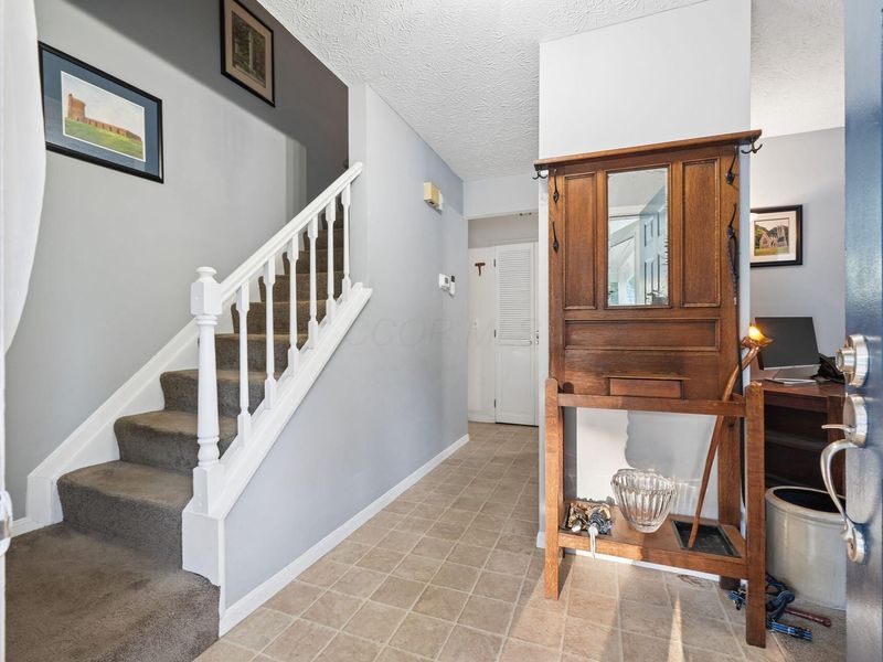 8818 Greenburg Drive, Powell, OH 43065 Photo 4
