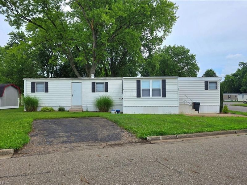 104 Tarpon Circle SE, New Philadelphia, OH 44663 Photo 1