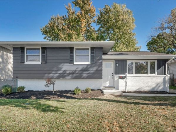 307 Saint Lawrence Boulevard , Eastlake, OH 44095