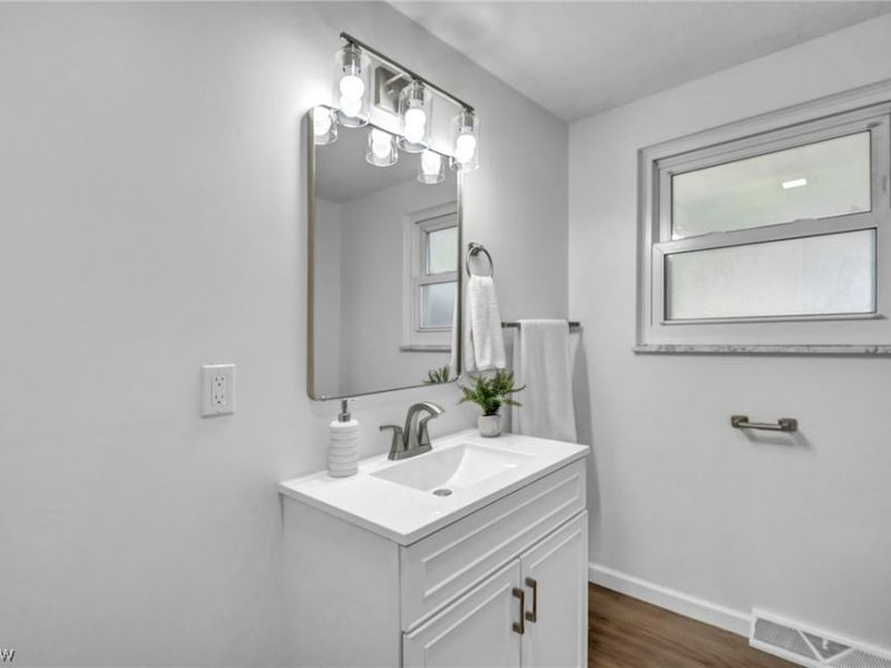 307 Saint Lawrence Boulevard, Eastlake, OH 44095 Photo 22