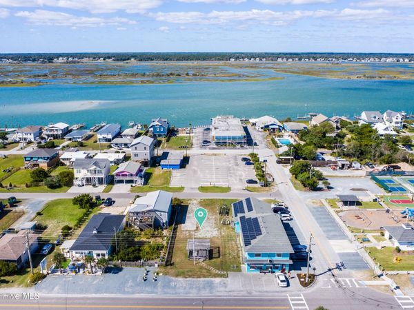 704 S Anderson Boulevard , Topsail Beach, NC 28445