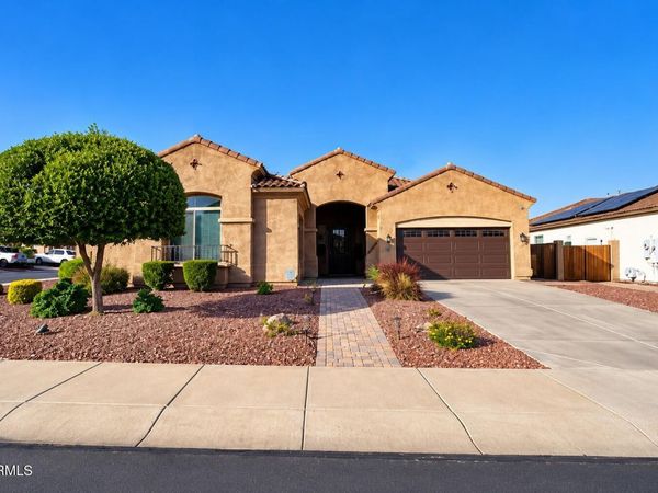 18424 W CINNABAR Avenue, Waddell, AZ 85355