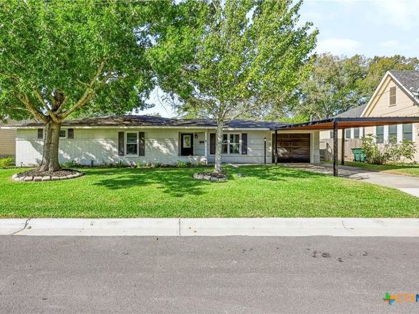 603 N Ridge Street , Hallettsville, TX 77964