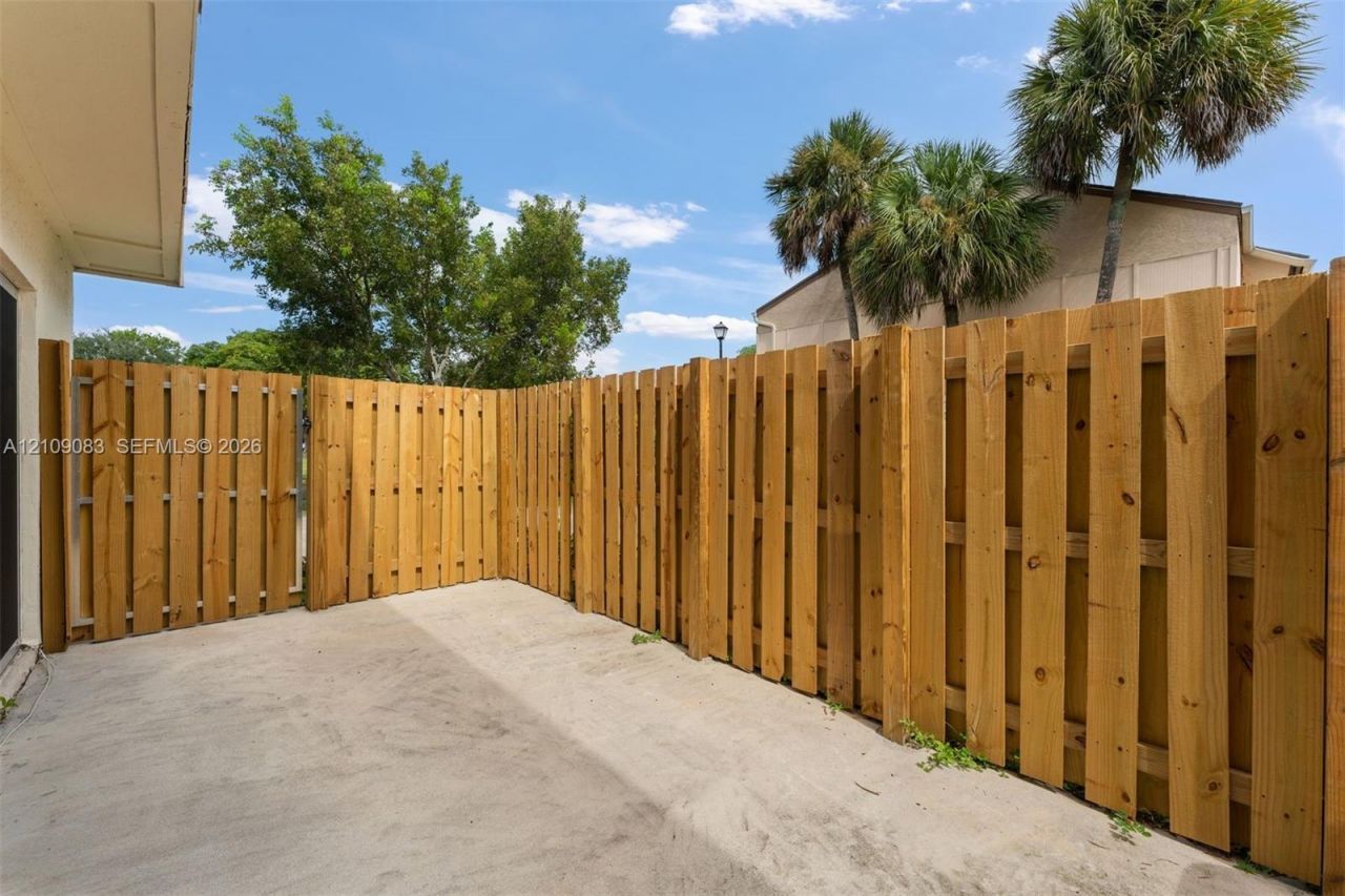 8208 NW 9th Ct , Unit 1, Plantation, FL 33324 Photo