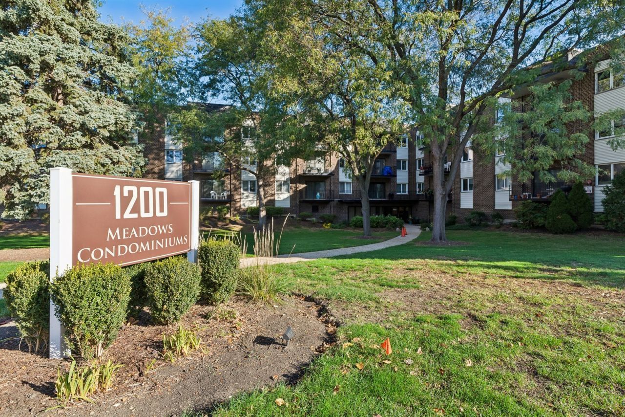 1200 W Northwest Highway, Unit 211, Mount Prospect, IL 60056 Main Photo