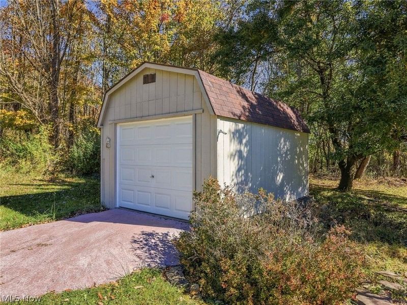 6900 Atlantic Boulevard NE, Louisville, OH 44641 Photo 40