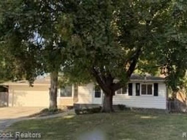 964 James K Boulevard, Sylvan Lake, Mi 48341